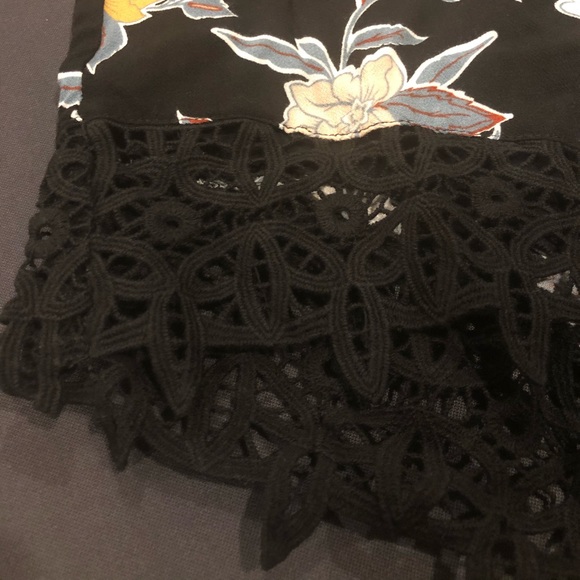 Kendall & Kylie Pacsun Floral Shorts - Picture 2 of 5